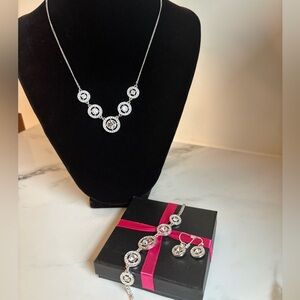 Vintage Avon Crystal Halo Bridal Necklace Bracelet Earrings Set Silver Tone NBE5